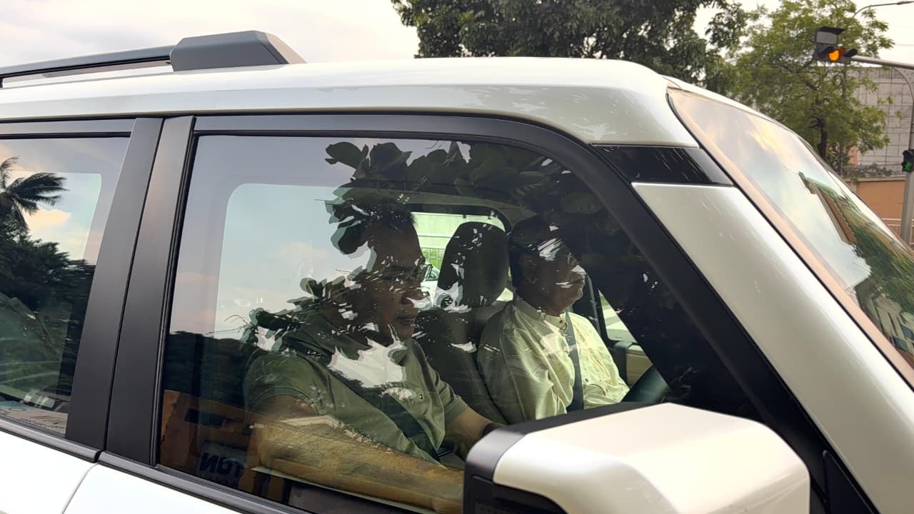 PM tours Dhaka to inspect sacrificial waste removal