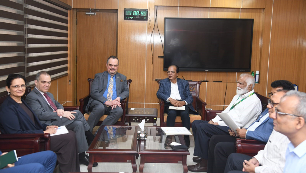 Disaster management minister urges US backing for Rohingya repatriation